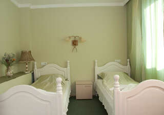 Отель Boryana Hotel Бургас Двухместный номер с 1 кроватью или 2 отдельными кроватями, балконом и бесплатной парковкой-1